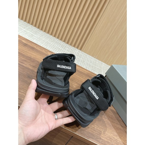  Balenciaga Slippers