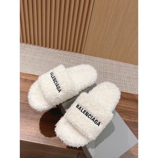  Balenciaga Slippers
