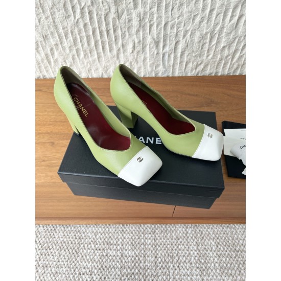 CHANEL Pumps and Slingbacks