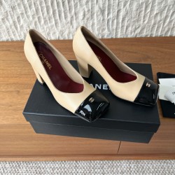 CHANEL Pumps and Slingbacks