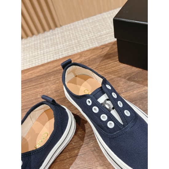 CHANEL Sneakers