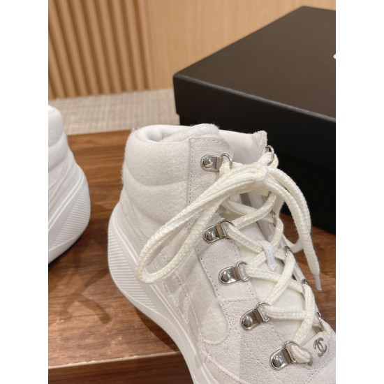 CHANEL Sneakers