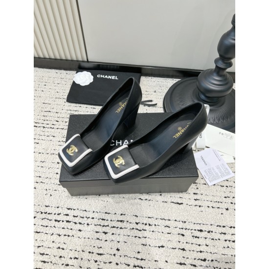 CHANEL Pumps and Slingbacks
