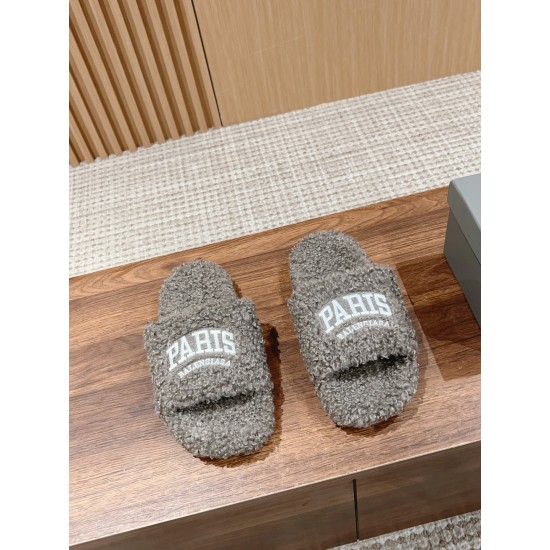  Balenciaga Slippers