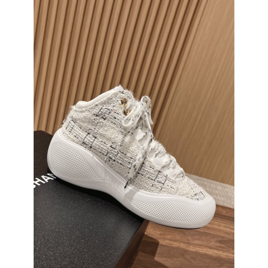 CHANEL Sneakers