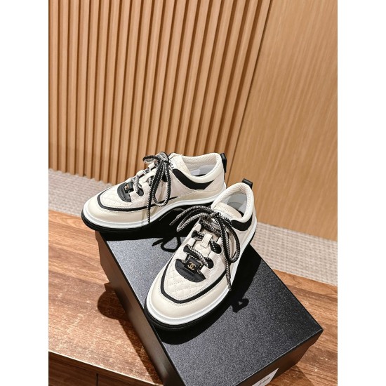 CHANEL Sneakers