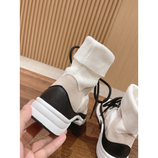 CHANEL Sneakers