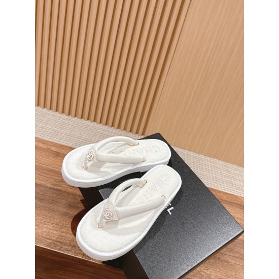 CHANEL Slippers