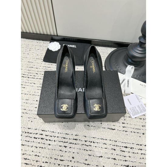 CHANEL Pumps and Slingbacks