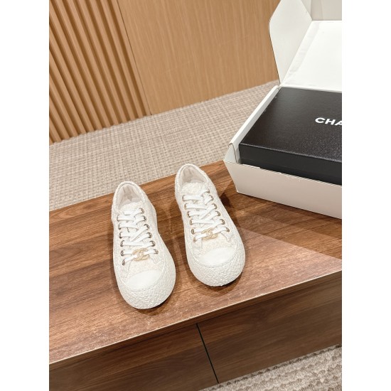 CHANEL Sneakers