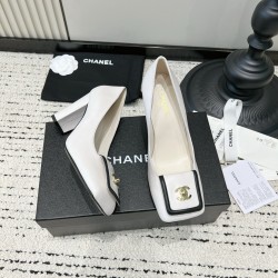 CHANEL Pumps and Slingbacks