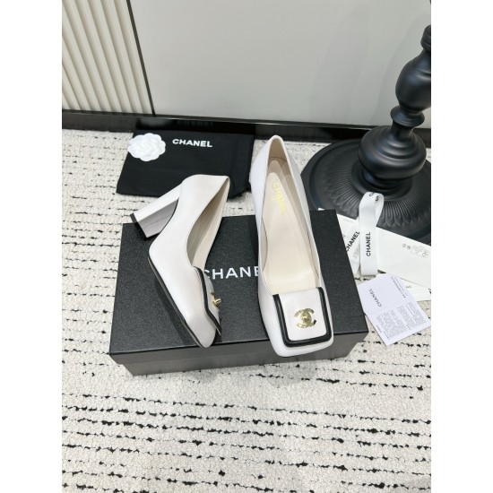 CHANEL Pumps and Slingbacks