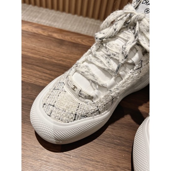 CHANEL Sneakers