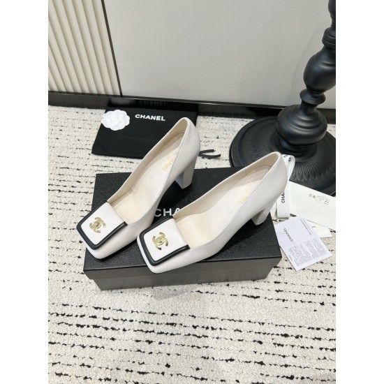 CHANEL Pumps and Slingbacks