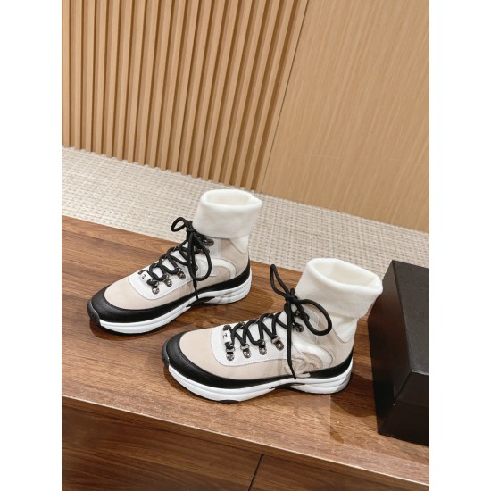 CHANEL Sneakers