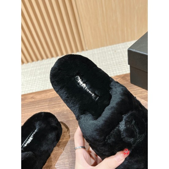 CHANEL Slippers