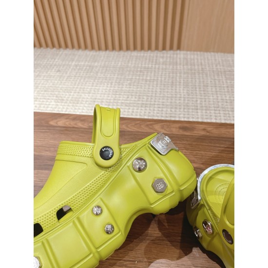  Balenciaga Slippers
