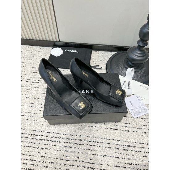 CHANEL Pumps and Slingbacks