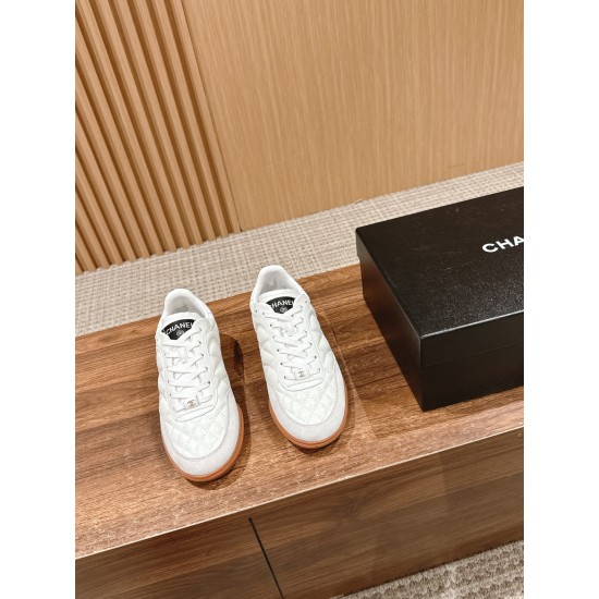 CHANEL Sneakers