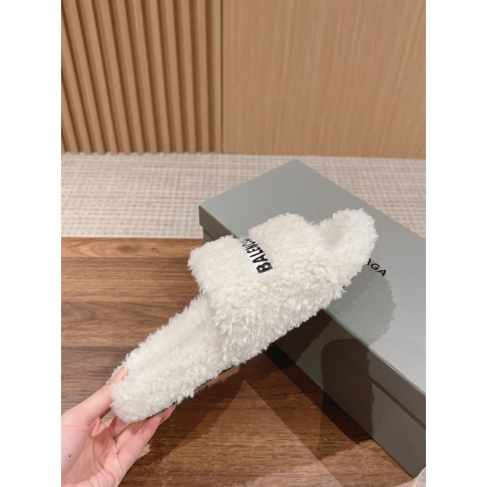  Balenciaga Slippers