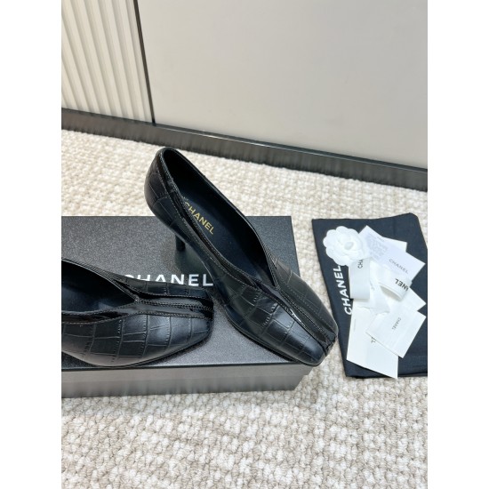 CHANEL Pumps and Slingbacks