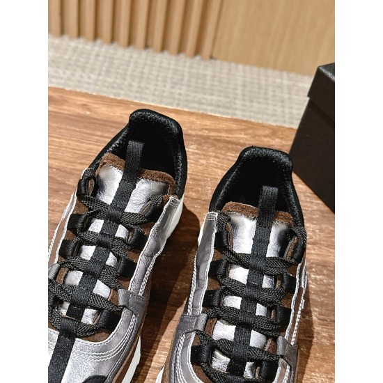 CHANEL Sneakers