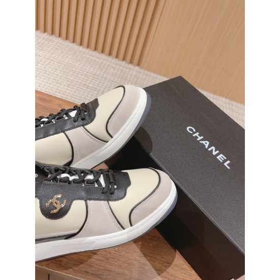 CHANEL Sneakers