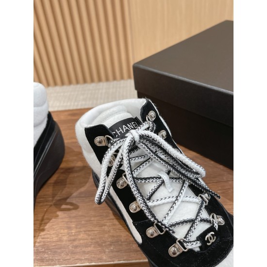 CHANEL Sneakers