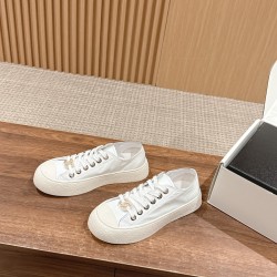 CHANEL Sneakers