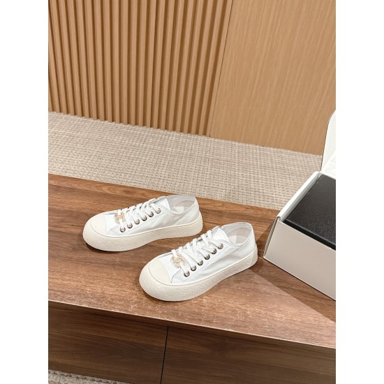 CHANEL Sneakers