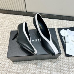 CHANEL Pumps and Slingbacks