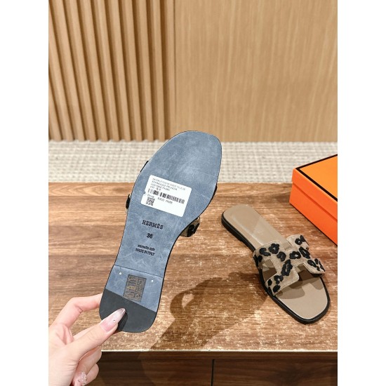 Hermes Slippers
