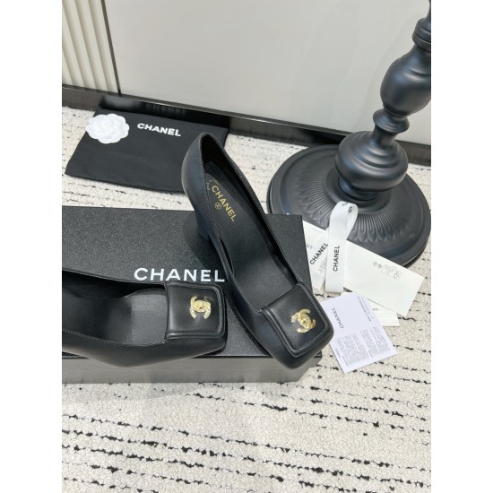 CHANEL Pumps and Slingbacks