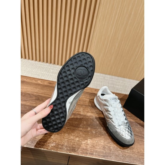 CHANEL Sneakers