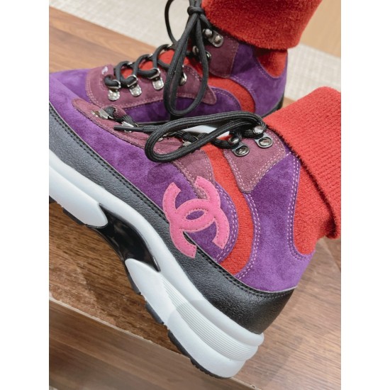 CHANEL Sneakers