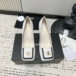 CHANEL Pumps and Slingbacks