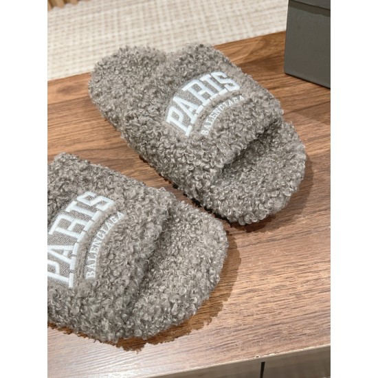  Balenciaga Slippers
