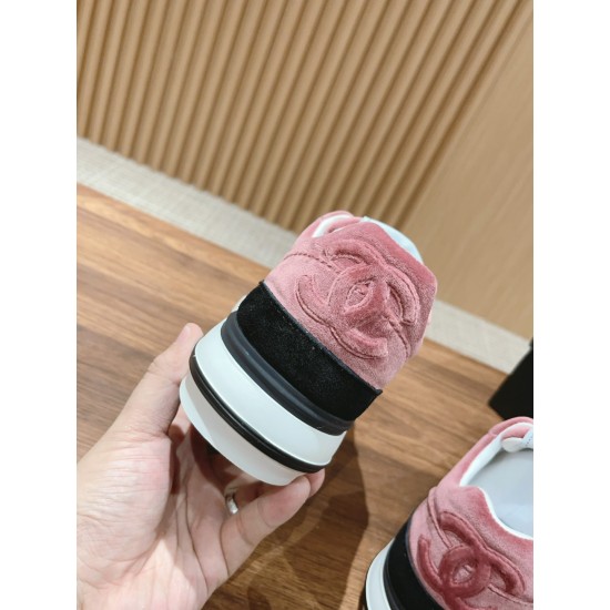 CHANEL Sneakers