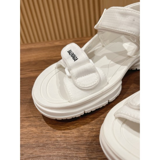  Balenciaga Slippers