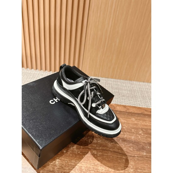 CHANEL Sneakers