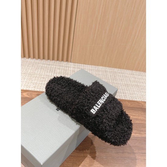  Balenciaga Slippers