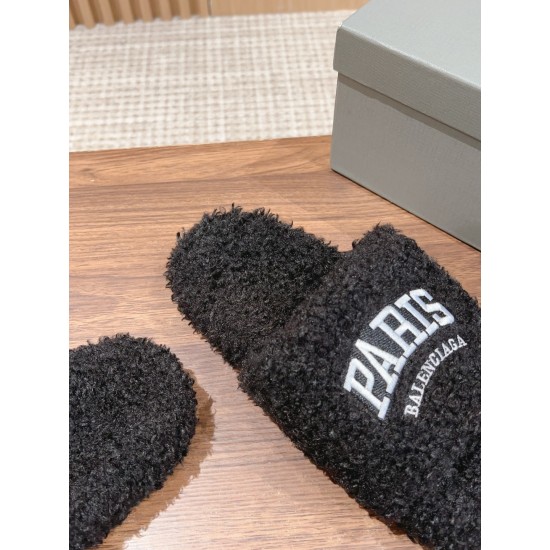  Balenciaga Slippers