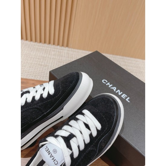 CHANEL Sneakers