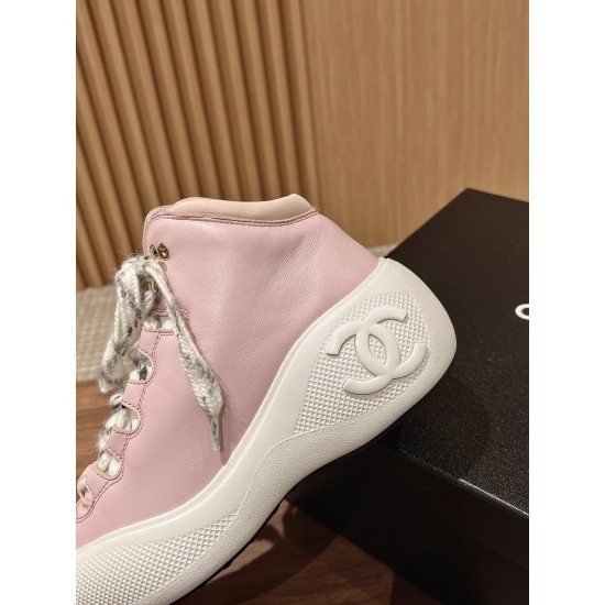 CHANEL Sneakers