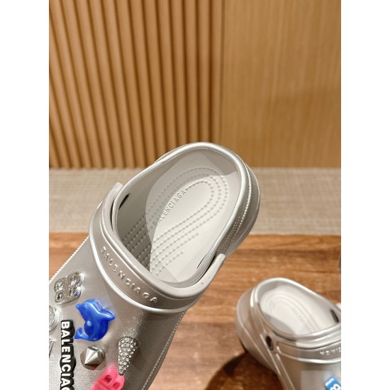  Balenciaga Slippers