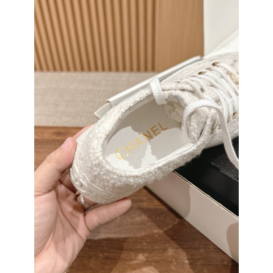 CHANEL Sneakers