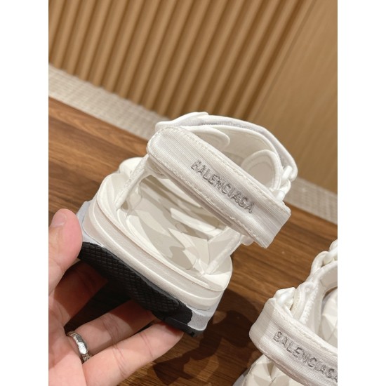 Balenciaga Slippers