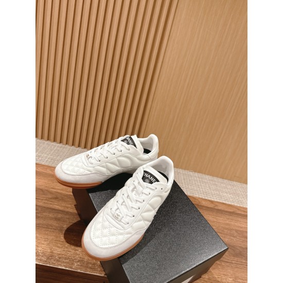 CHANEL Sneakers
