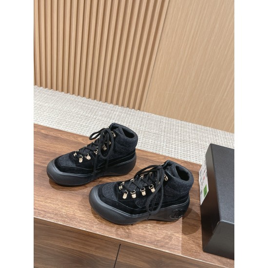CHANEL Sneakers