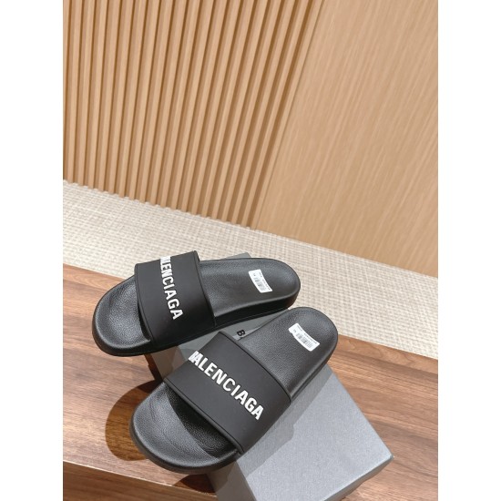  Balenciaga Slippers
